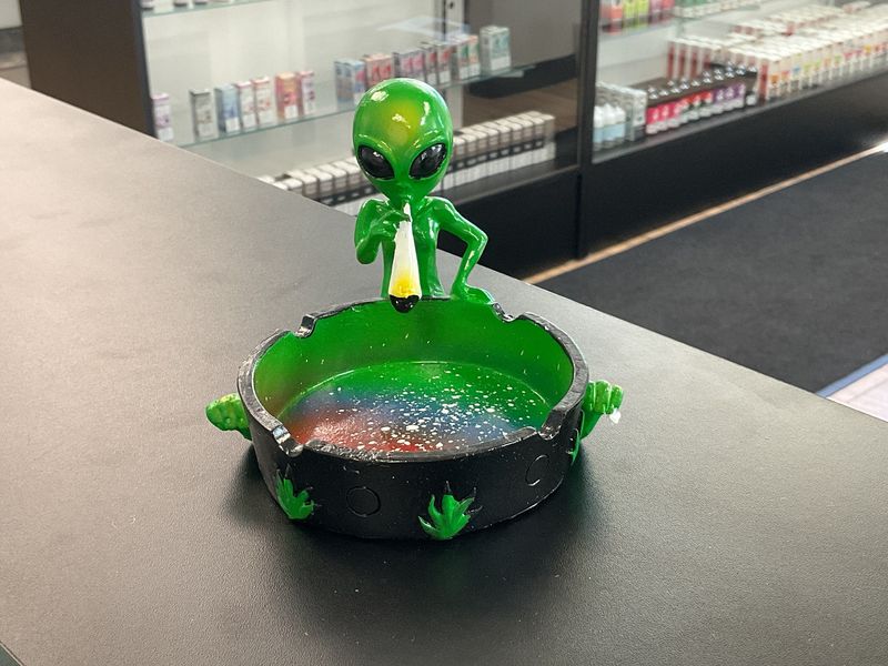 Alien Smokin Ashtray