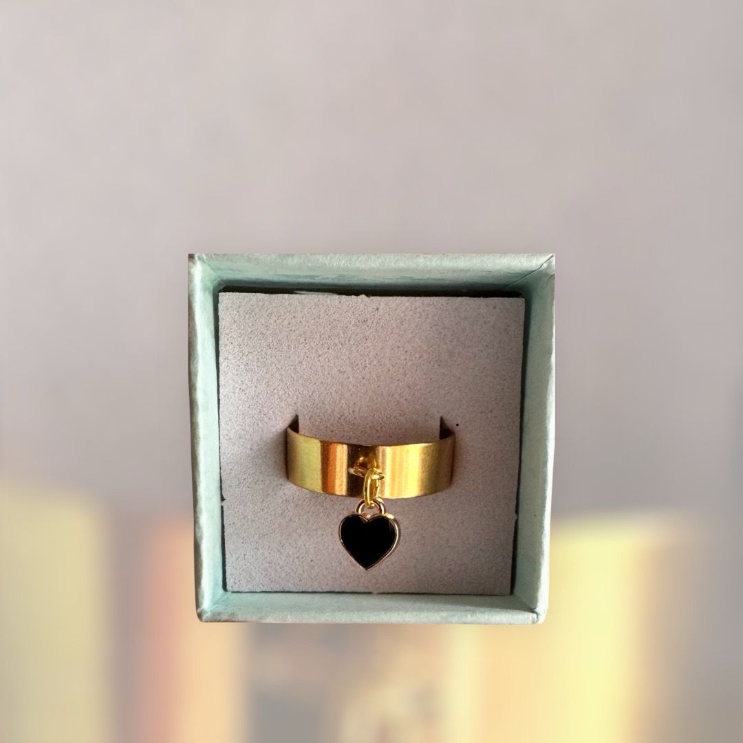 Anello con cuore nero