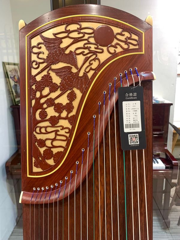 Guzheng - Model Crane & Pine Tree 21 strings from Dunhuang Yun Brand