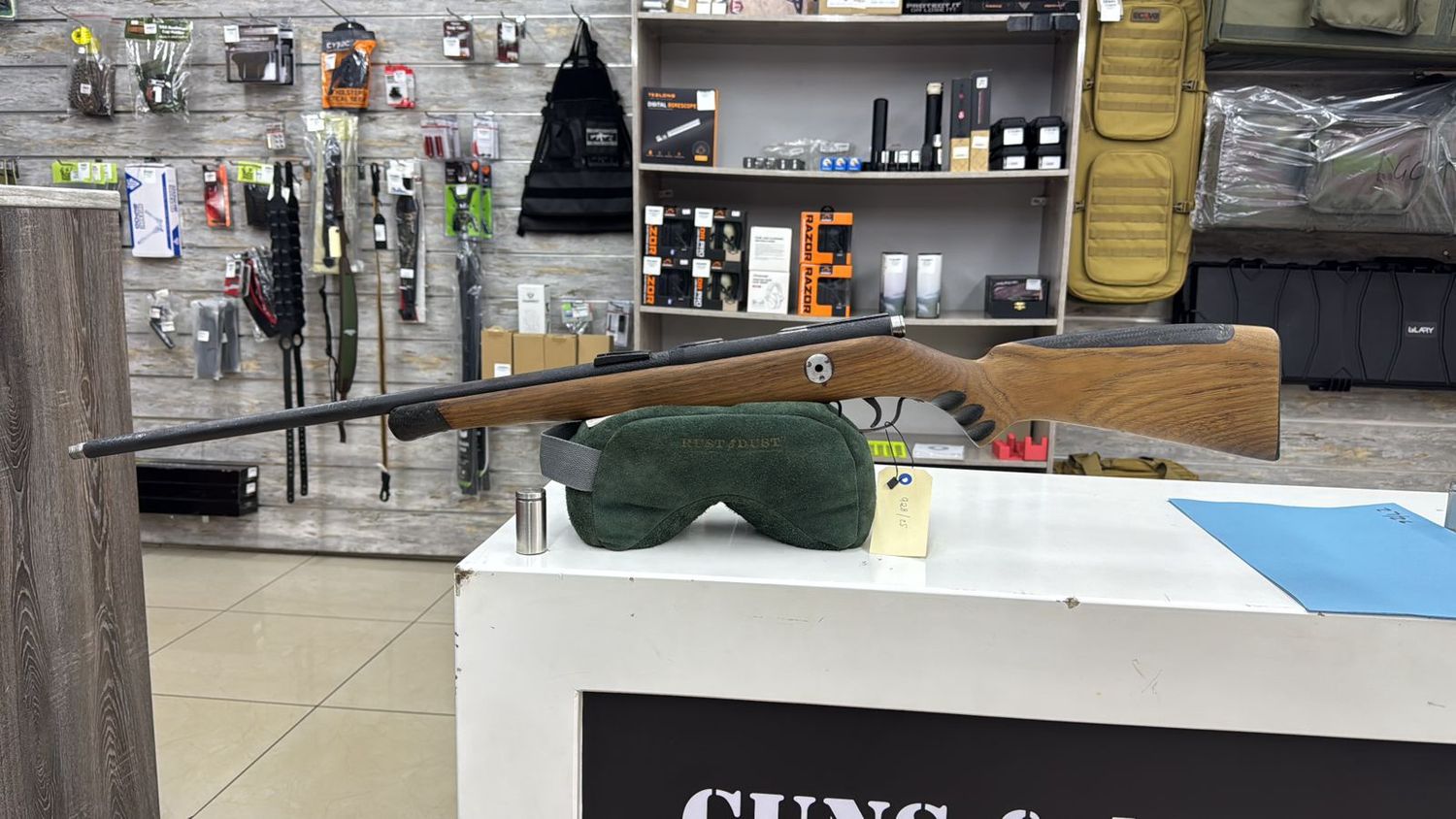 2DE HAND SAVAGE .22HORNET RIFLE SN:7483