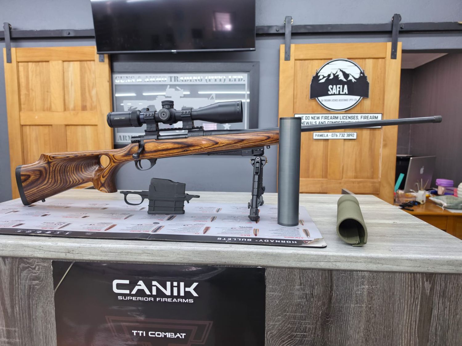2ND HAND HOWA .300 WIN MET SILENCER BIPOD EN SCOPE SN: B483792