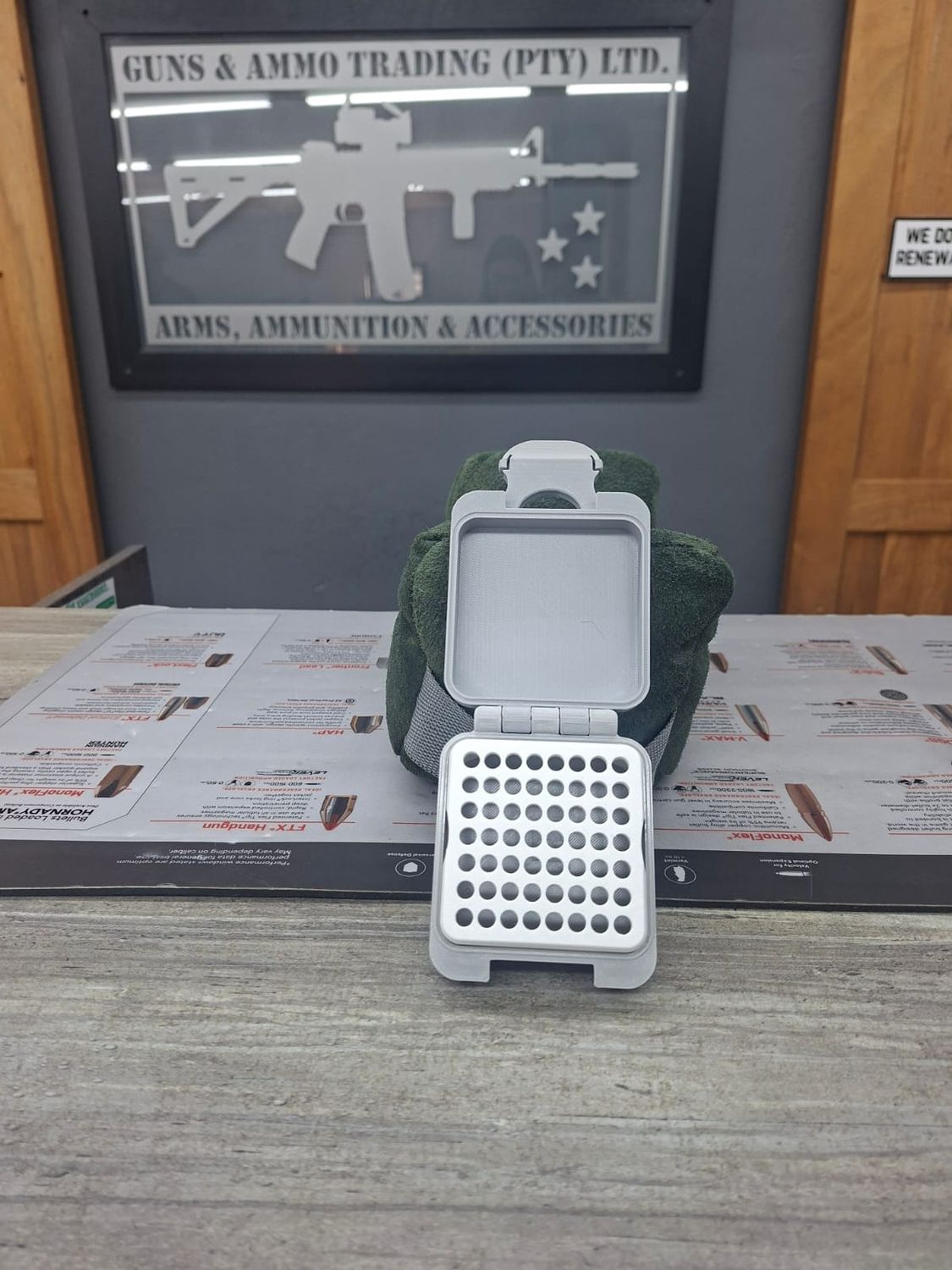 GUNS&amp;AMMO AMMO CASE 22LR MINI CASE (56)
