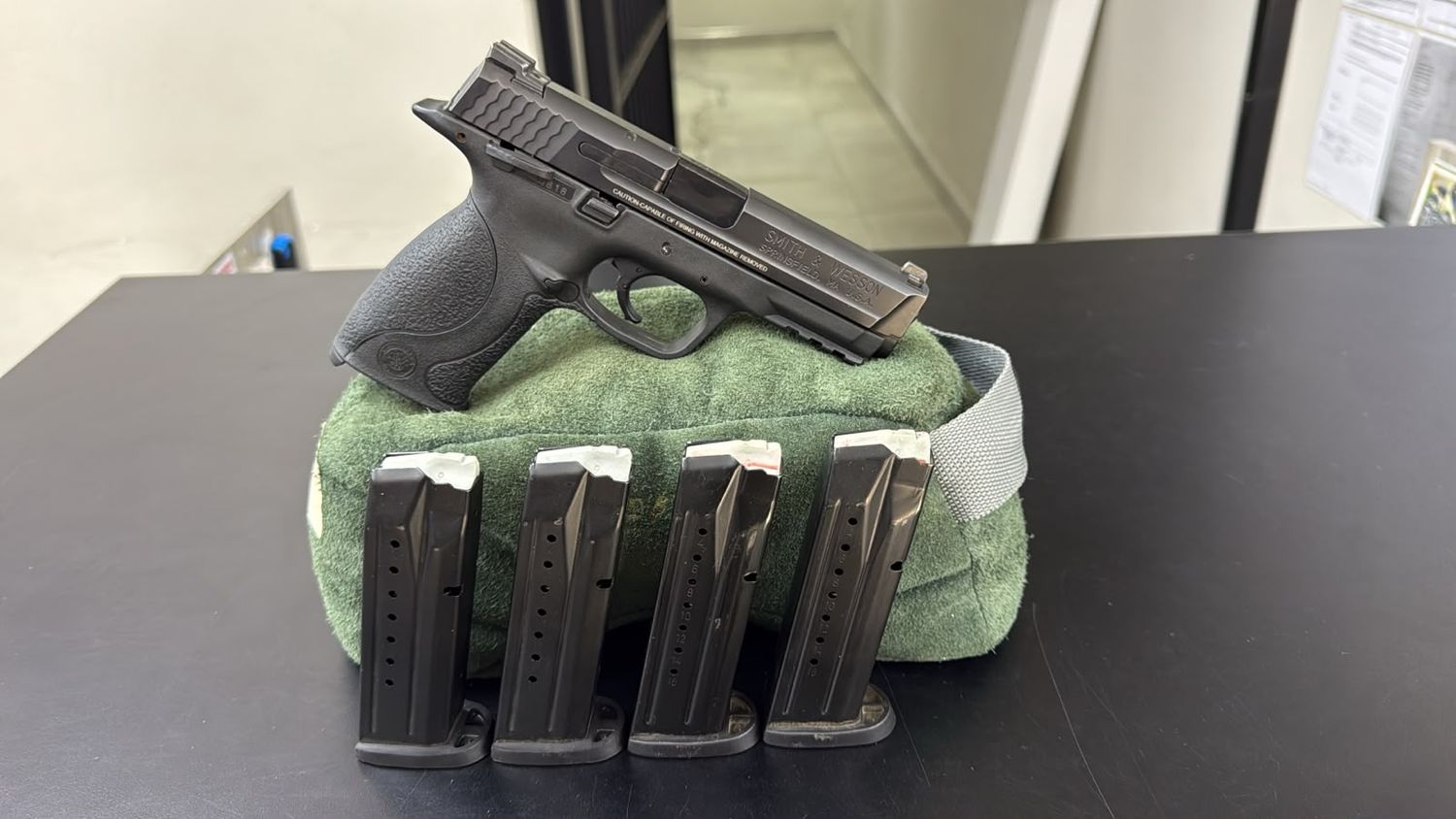 2ND HAND S&amp;W M&amp;P 9 337-26