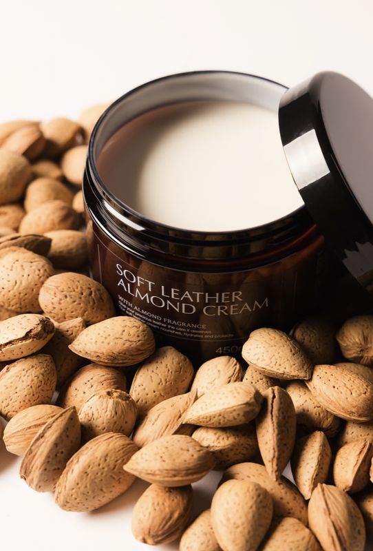 Grooming Deluxe Soft Leather Almond Cream 450ml