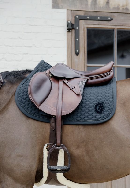 Kentucky Zadeldoek Gevlochten Jumping