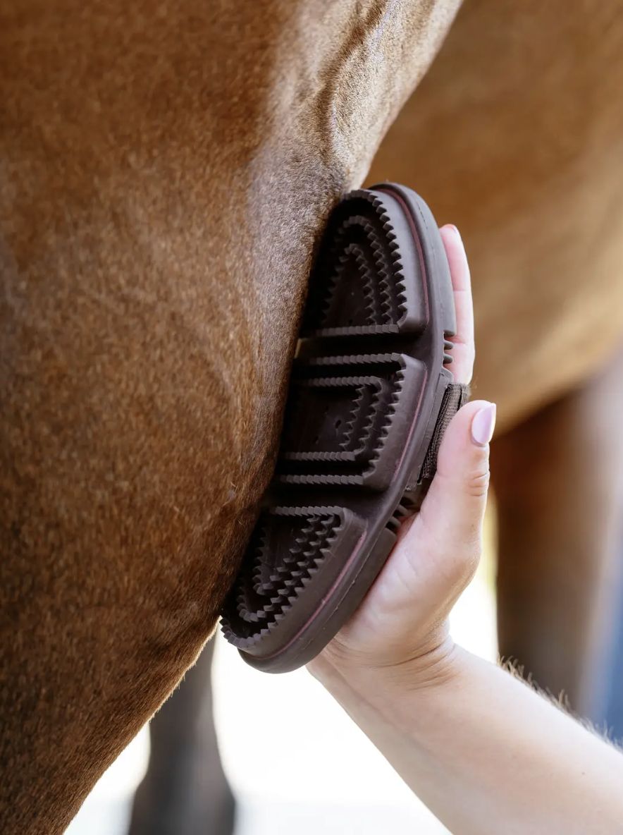 LeMieux flexi curry comb cranberry