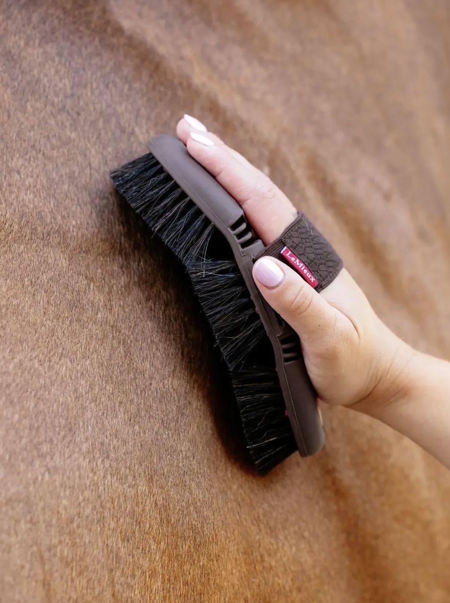 LeMieux Flexi horse hair brush cranberry