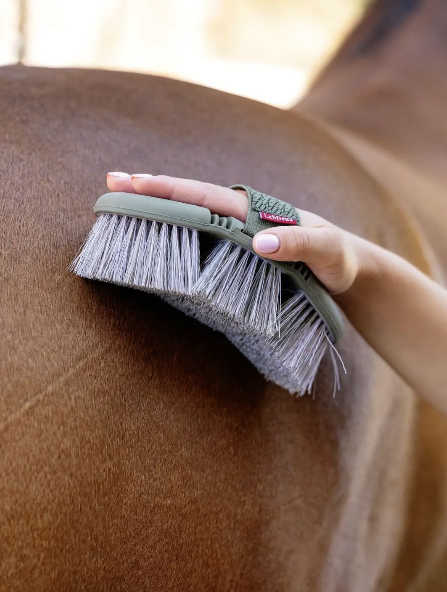 LeMieux Flexi Flicky Brush lilac