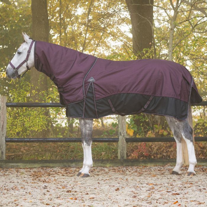 QHP turnout rug afneembare hals 150gr Wine Red