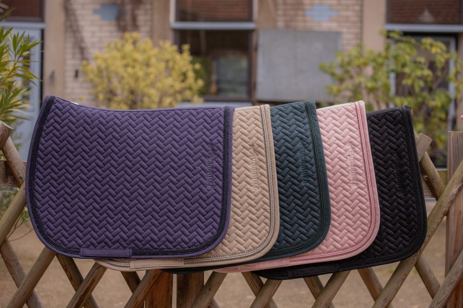 Paddock sports zadeldek poppy