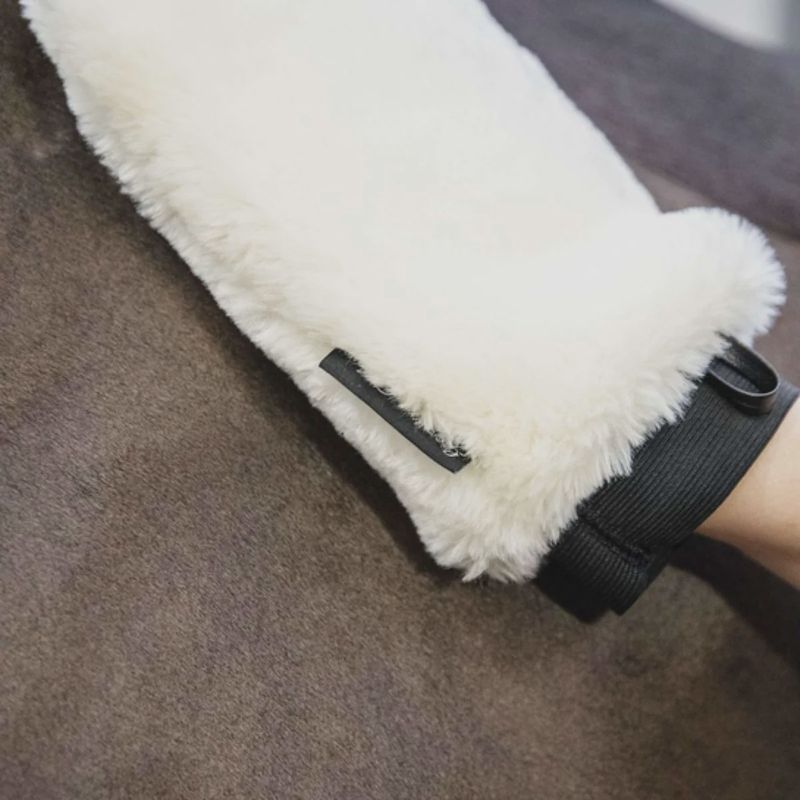 Grooming Deluxe sheepskin grooming glove