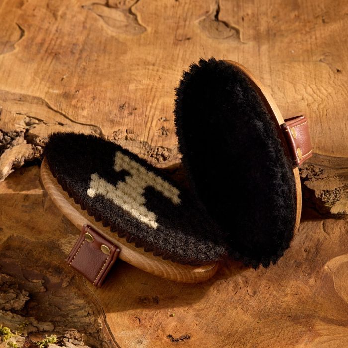 Horseware signature polish Brush