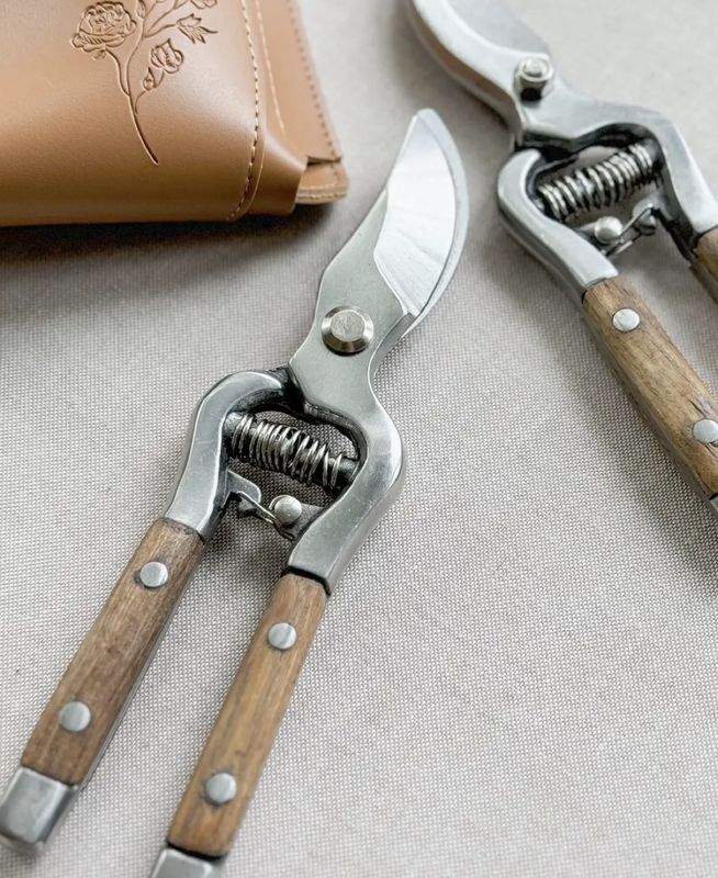 Wood Handle Garden Secateurs