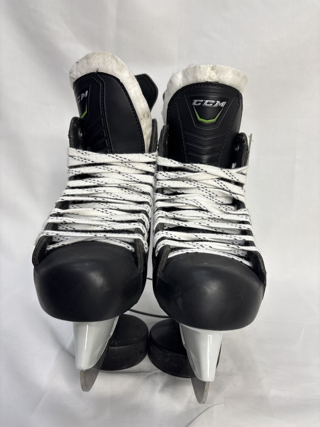 USED CCM Ribcor Rib XT Size 4D
