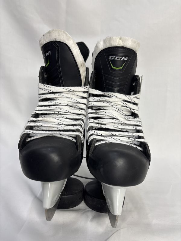 USED CCM Ribcor Rib XT Size 4D