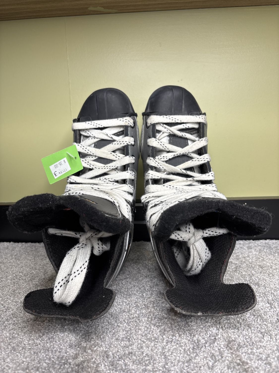 Used CCM Vector 3.0 Skates  Size 3