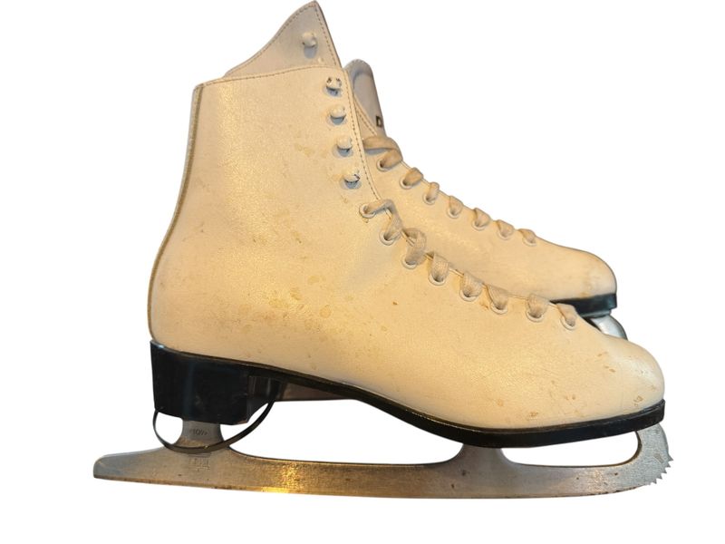 Used Dominion Figure Skates Size 7