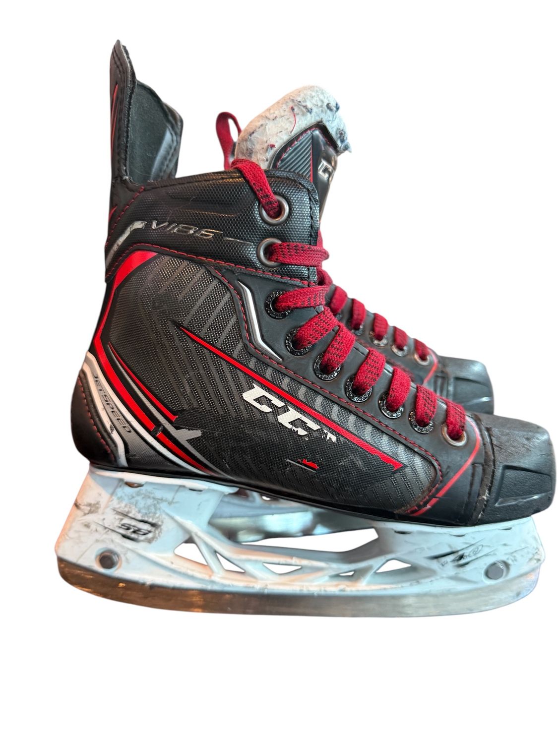 Used CCM Vibe Skates Size 2.5D
