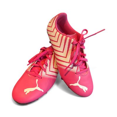 Used Puma Tacto 2 Jr Soccer Cleats Size 3.5