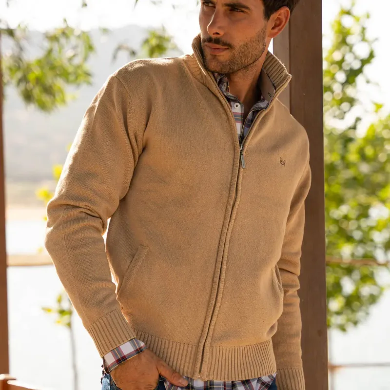 Gebreide Vesttrui met Rits en Hoge Kraag – Beige