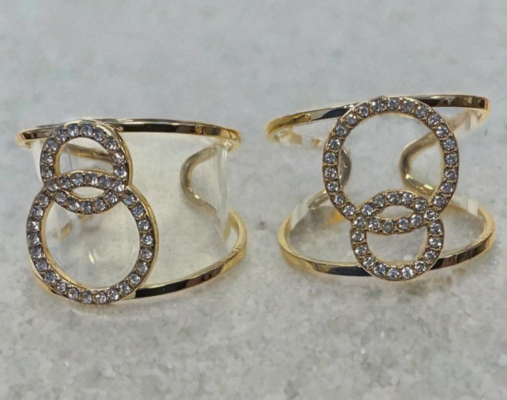 Goudkleurige ring met dubbele cirkels en strass