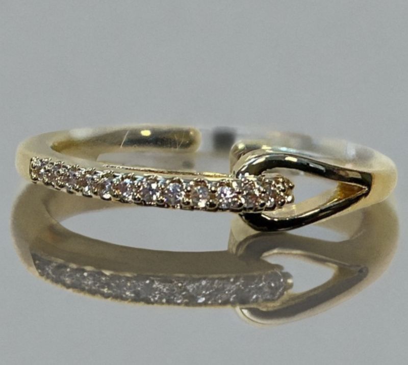 Goudkleurige ring met strass