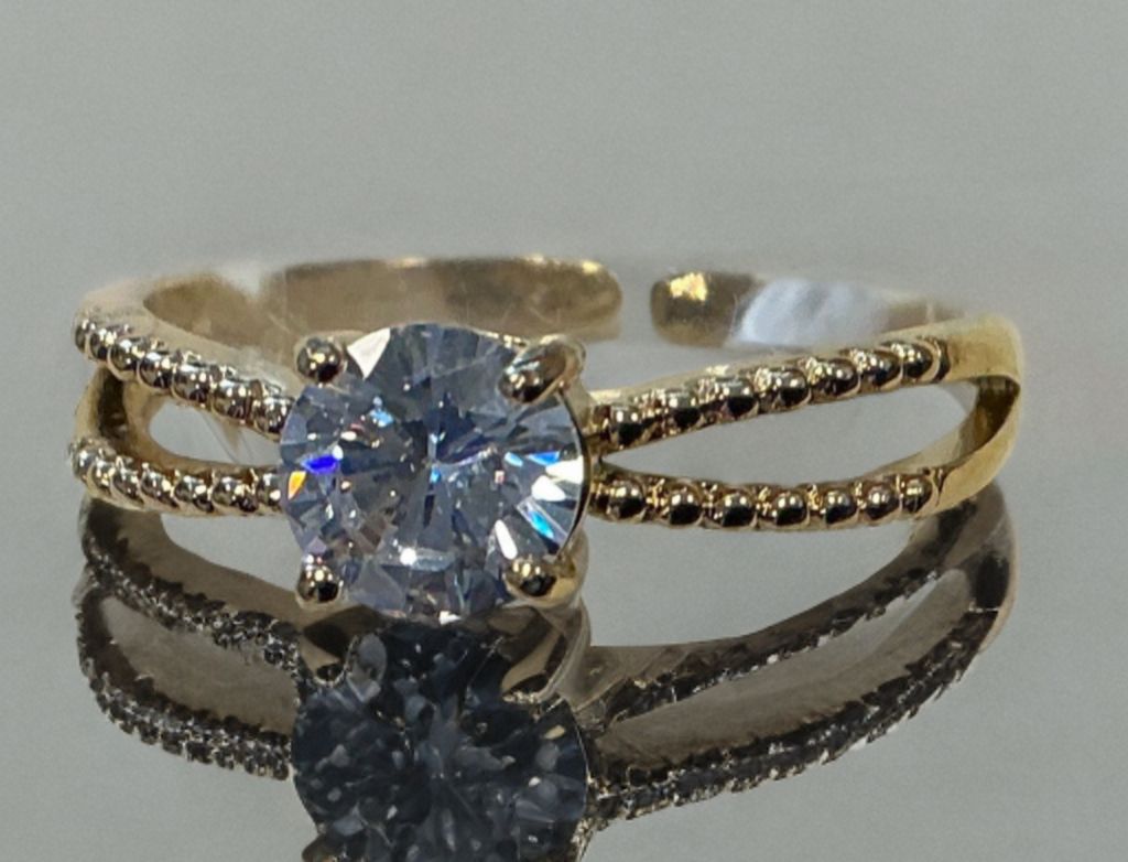 ‘Gouden’ ring met groot steentje