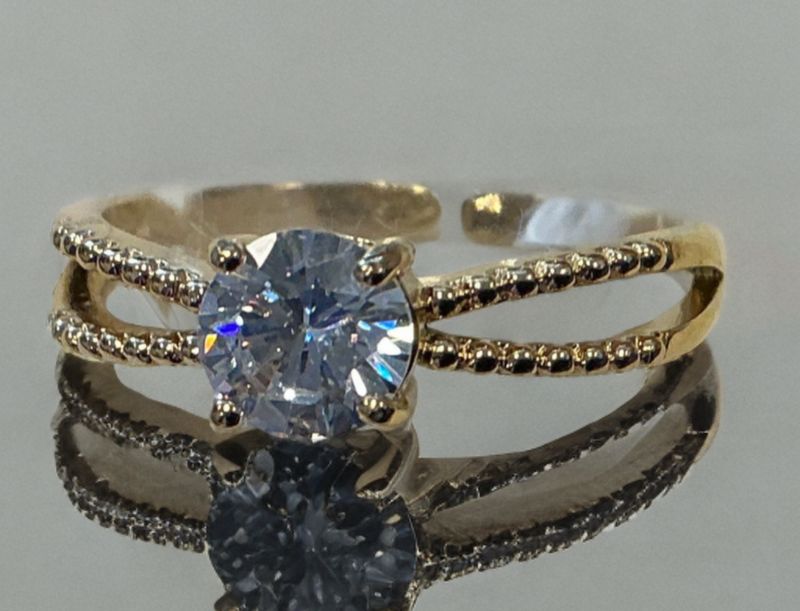 ‘Gouden’ ring met groot steentje