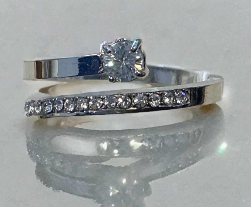 ’zilveren’ ring ‘diamantjes’