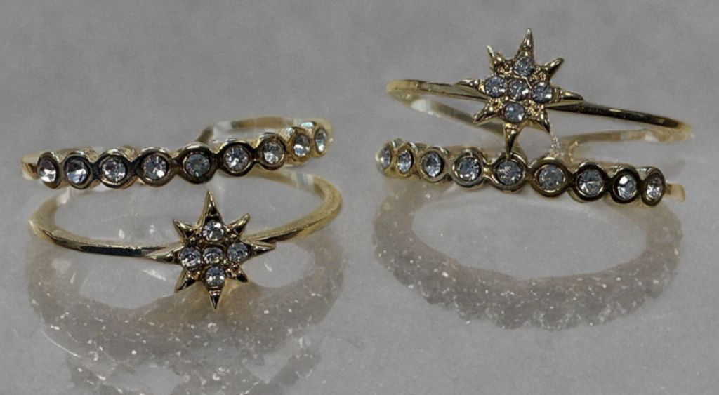 Goudkleurige stainless steel ring met ster en strass