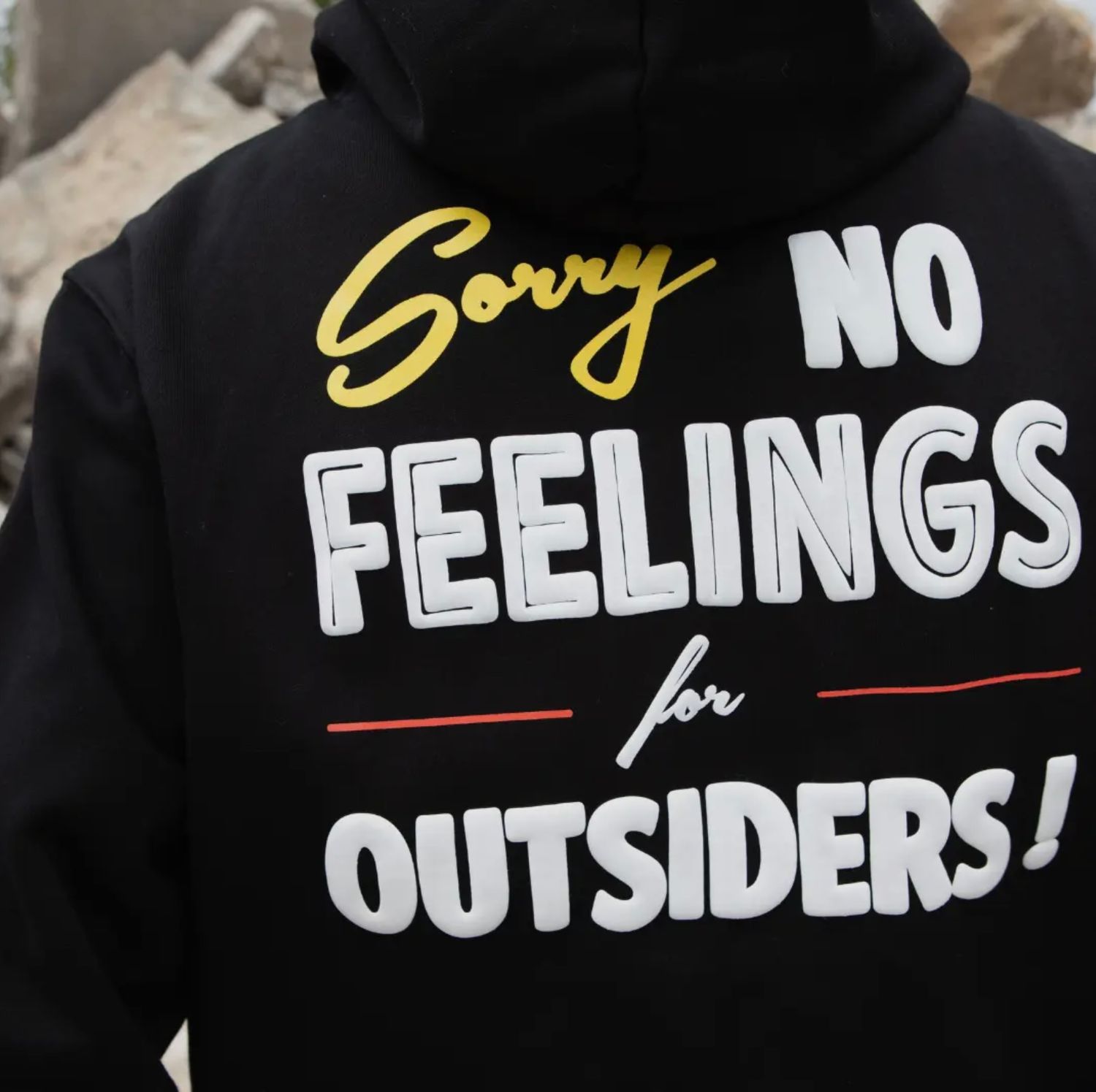 Zwarte hoodie ‘sorry’ Feelings