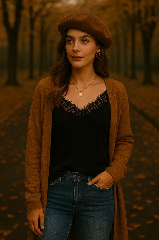 Zwarte top met kant en detail op rug Rosaria