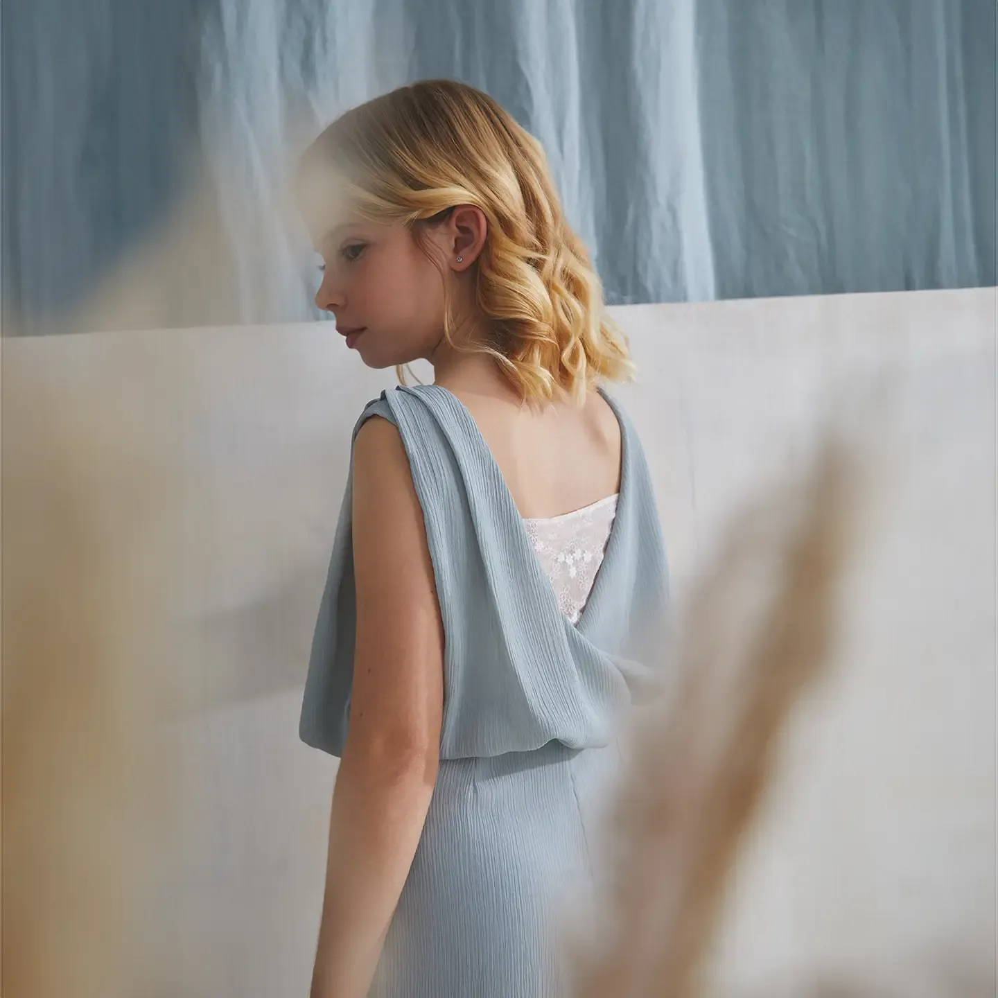 Blauwe jumpsuit met kant, feestcollectie