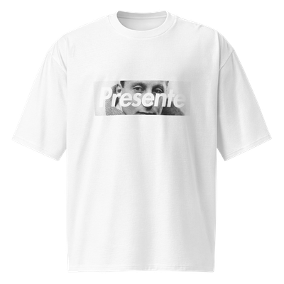 Camiseta oversize blanca ["Presente" JAPR]