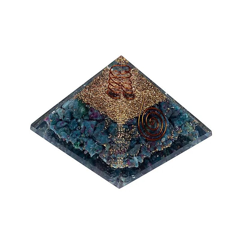 Orgonit Pyramide Rubin in Kyanit -- 7x7x6cm