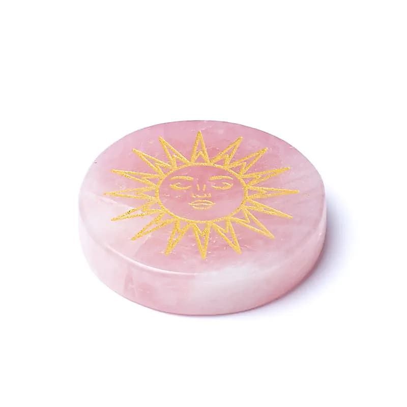 Gravierte Mineralienscheibe Rosenquarz Sonne -- Âą5cm