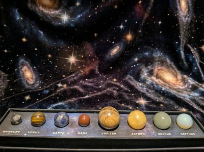 8 Planeten aus Edelstein in der Geschenk/Präsentationsbox