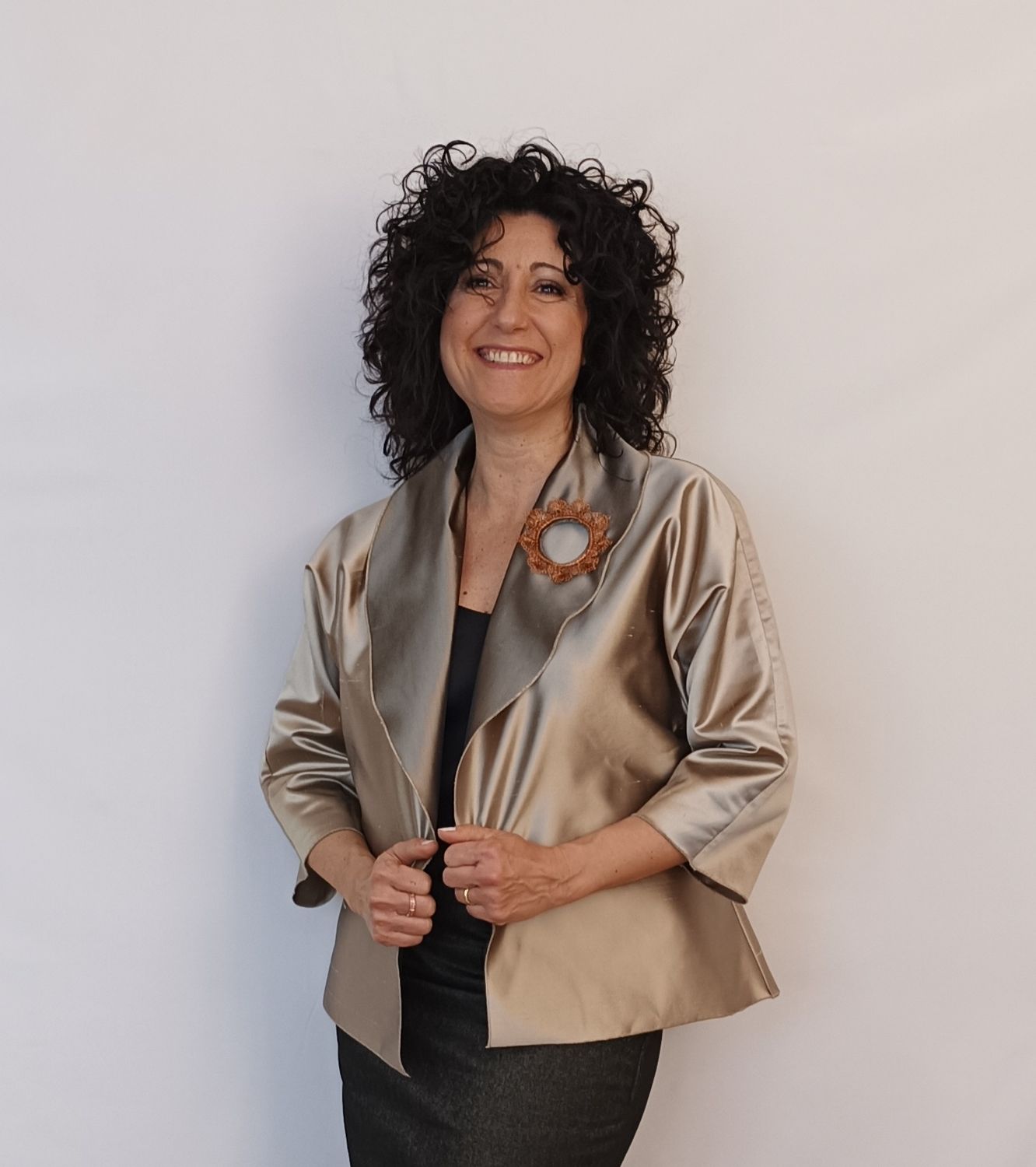 GG Giacca Gioiello colore Beige con elemento Spilla