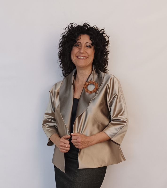GG Giacca Gioiello colore Beige con elemento Spilla