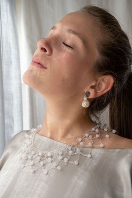 Arabesque con giada azzurro grigio