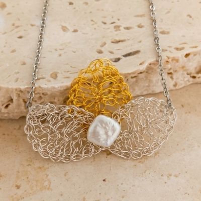 Collana con pendente a forma di loto foglia 18kt