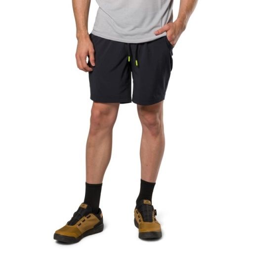 Men's Canyon Active 8" Short, Colour: black, SIZE: M