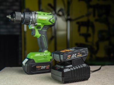 ZESTAW: Ładowarka 20/1 oraz Akumulator 20/4 Moc i niezawodność w jednym pakiecie