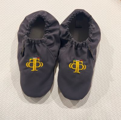 25 paia Copriscarpe nautica con logo ricamato 25 paia Copriscarpe nautica con logo ricamato