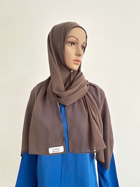 Lightweight Chiffon Hijab with Integrated Pure Bamboo Undercap – Non-Slip and Glasses-Friendly Taupe