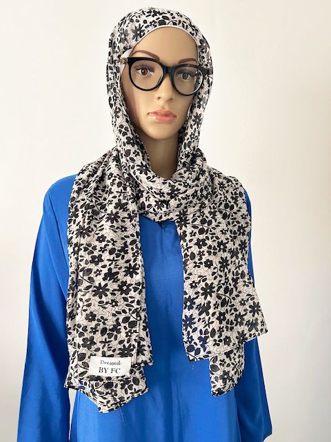 Lightweight Chiffon Hijab with Integrated Pure Bamboo Undercap – Non-Slip and Glasses-Friendly Black on white