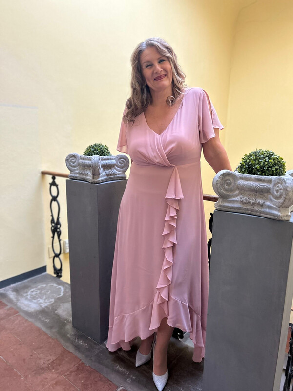 Collezione cerimonia curvy abito voulant rosa