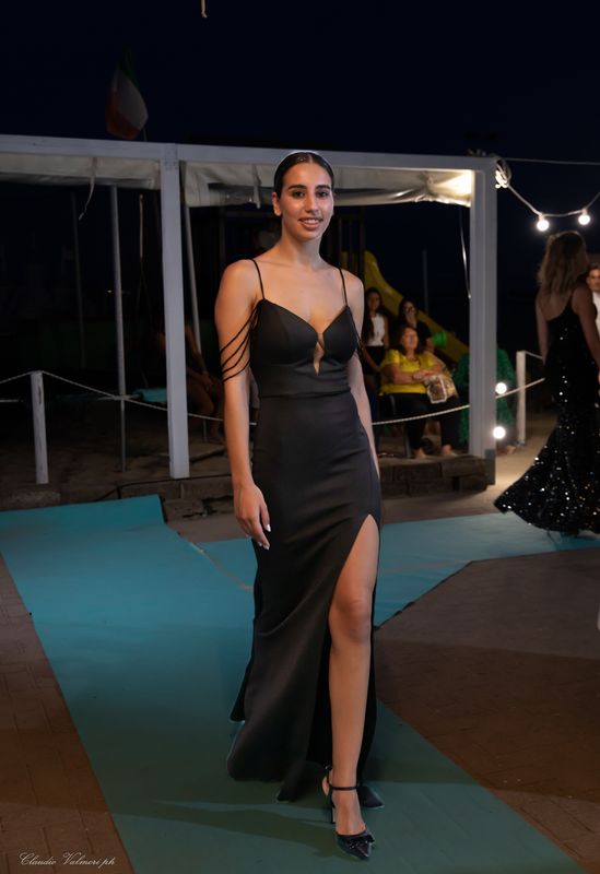 Collezione cerimonia abito sirena perline nero