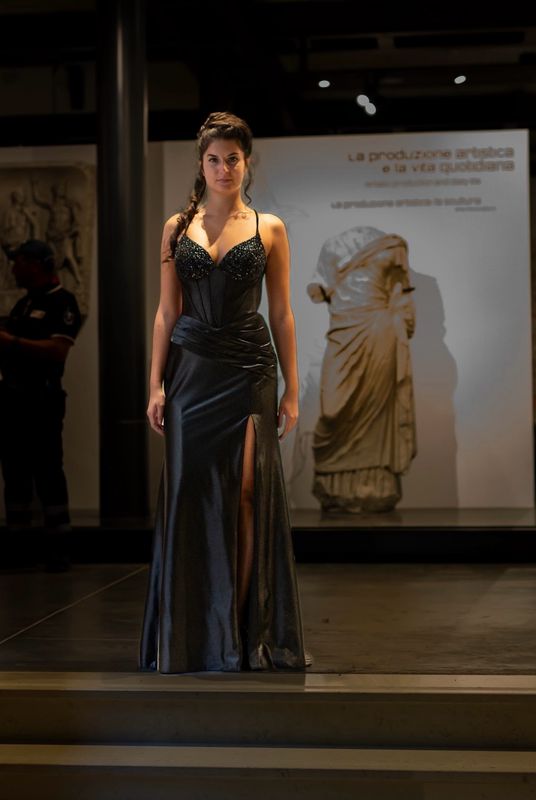 Collezione cerimonia abito raso sirena nero