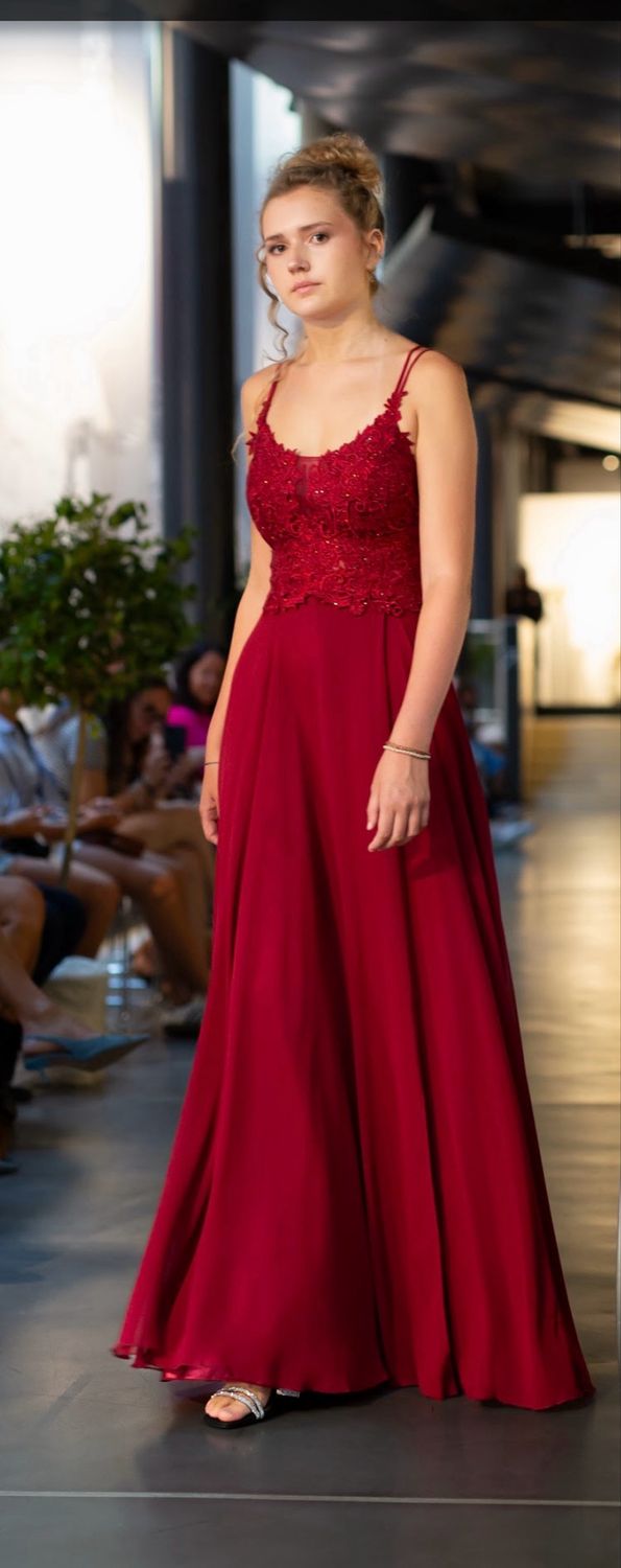 Collezione cerimonia abito pizzo e intreccio bordeaux